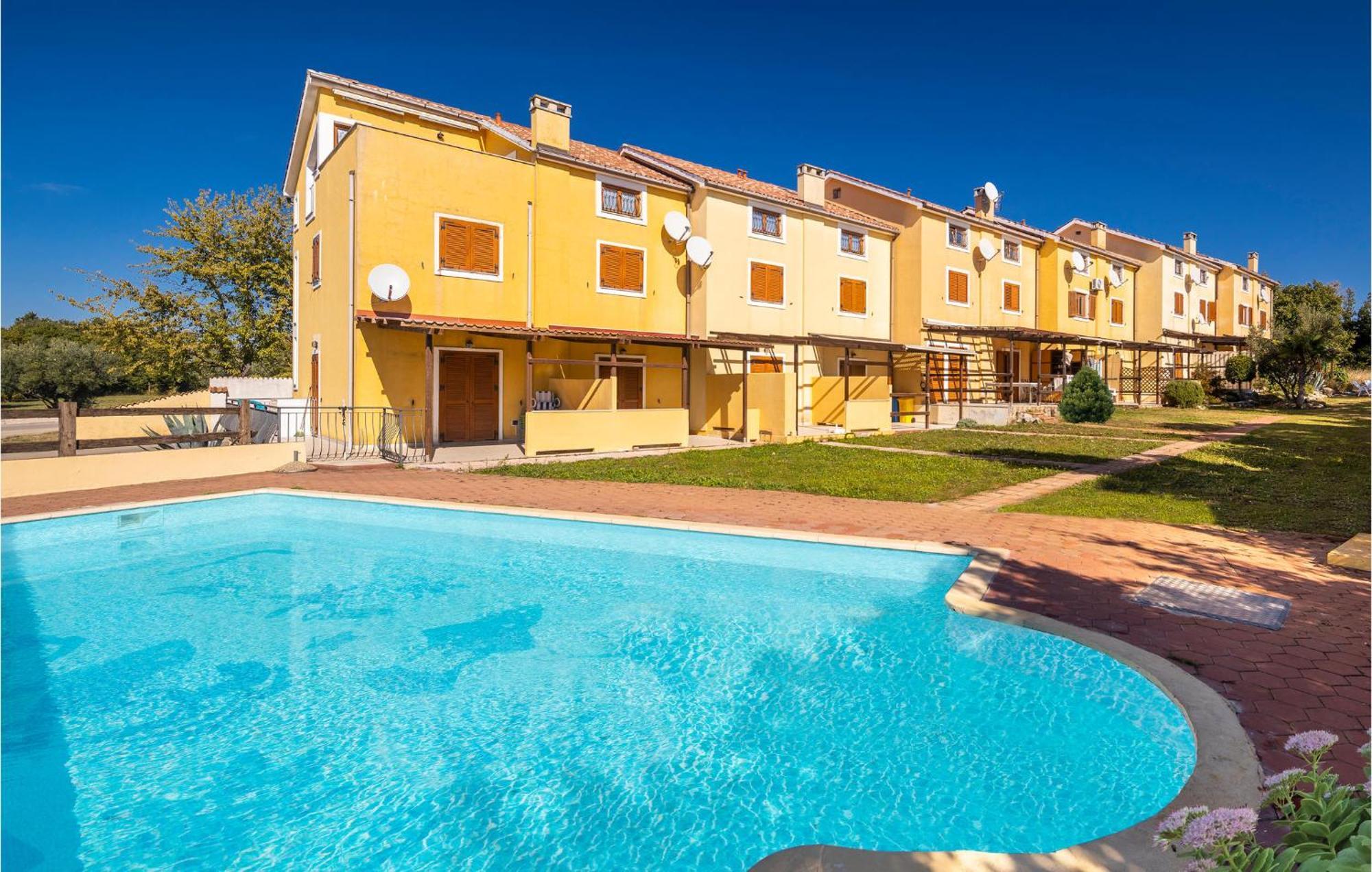 Stunning In Vabriga With Wifi Apartment *